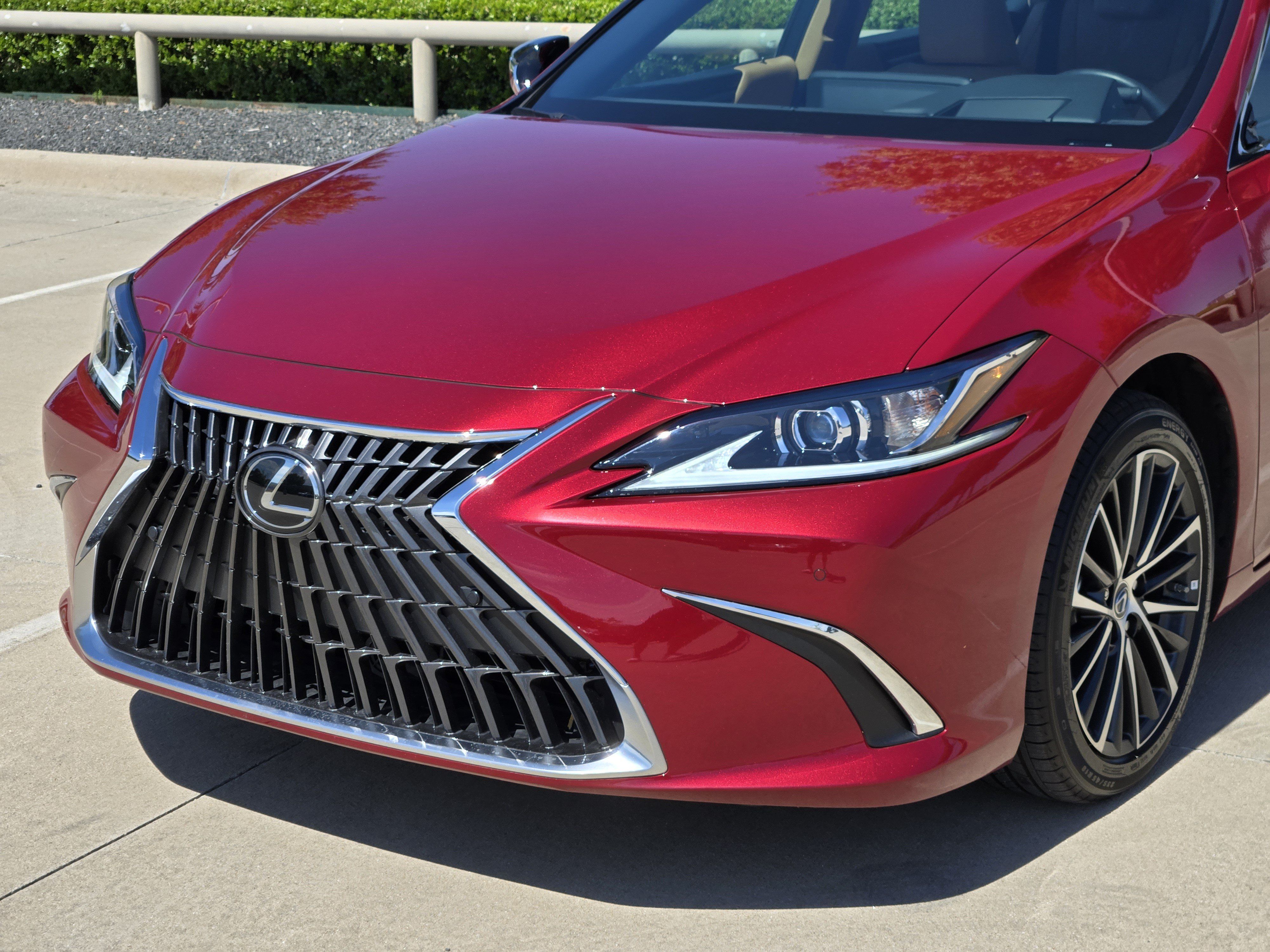 Used 2025 Lexus ES 300h w/ Premium Package FWD image 12