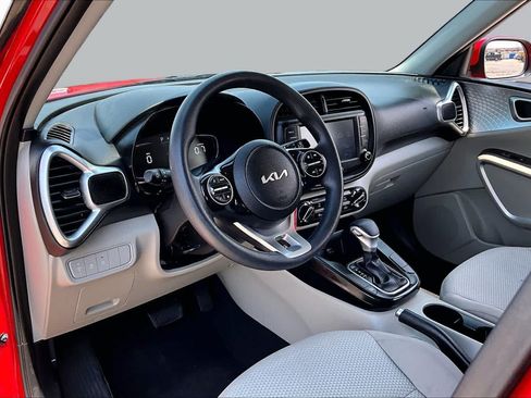 Used 2024 Kia Soul LX w/ Option Group 015 FWD image 17