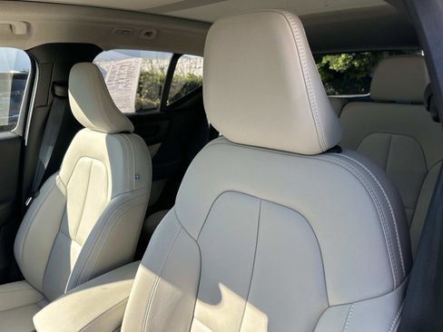 Certified 2026 Volvo XC40 B5 Plus w/ Protection Package Premier image 19