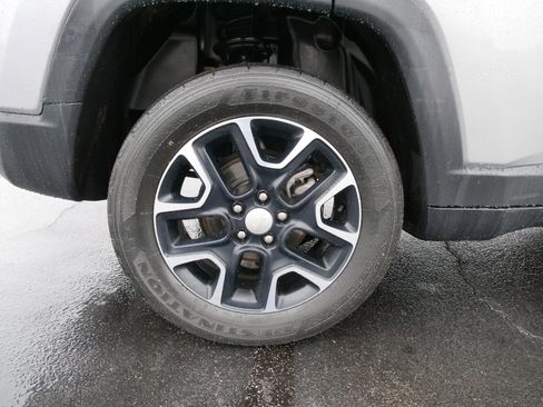 Used 2022 Jeep Compass Latitude image 11