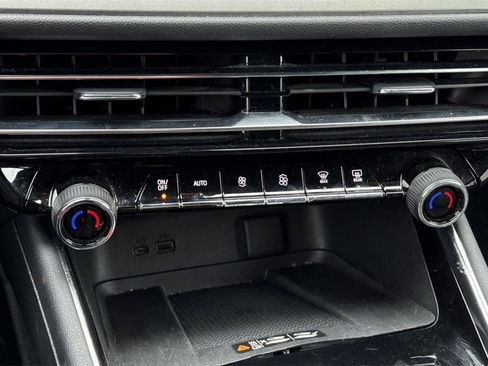 Used 2024 Chevrolet Traverse LT image 31