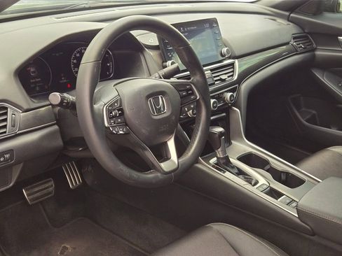 Used 2019 Honda Accord Sport image 11
