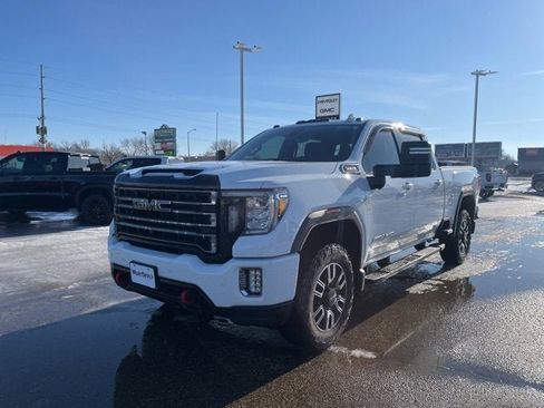 Used 2020 GMC Sierra 2500 AT4 w/ AT4 Premium Package image 2