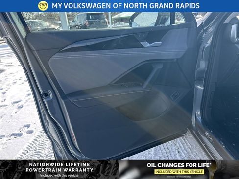 New 2026 Volkswagen Tiguan SE image 9