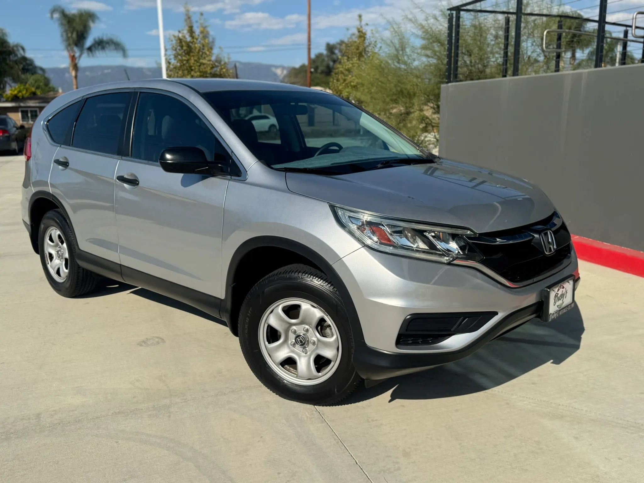 Used 2015 Honda CR-V LX image 2