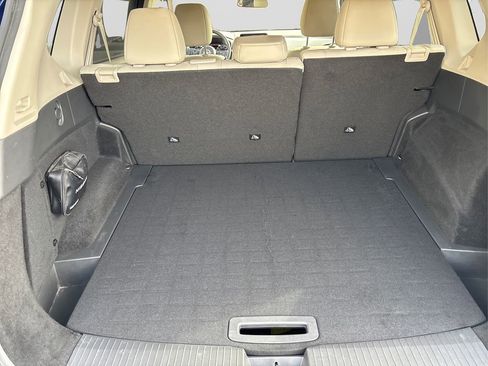 Used 2022 Nissan Rogue SV w/ SV Premium Package image 11