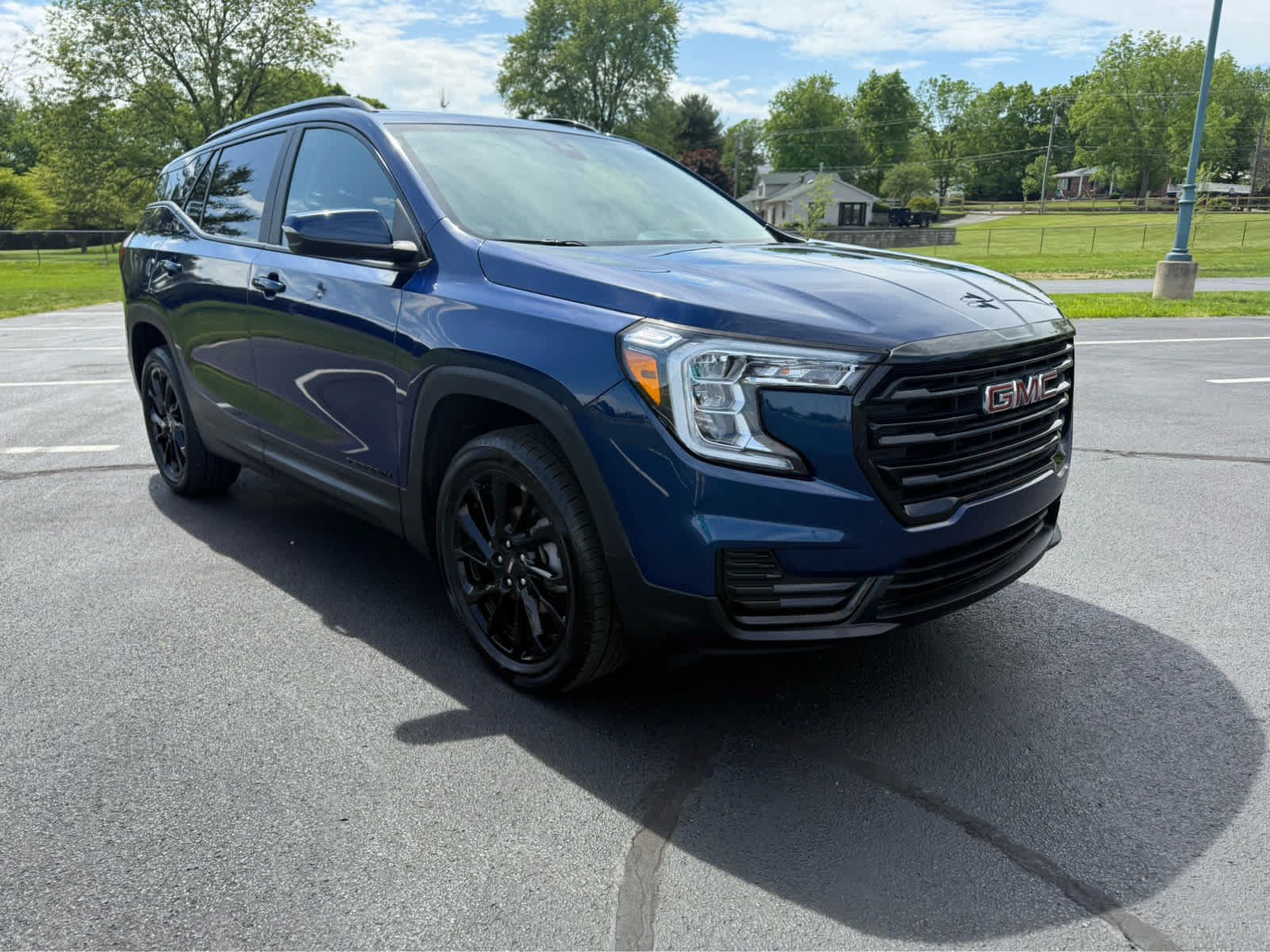 Used 2023 GMC Terrain SLE w/ Elevation Edition AWD/4WD image 8