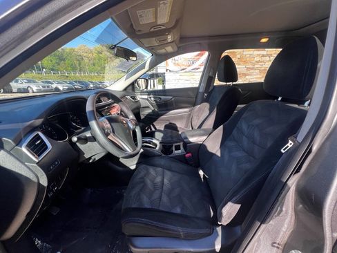 Used 2015 Nissan Rogue SV w/ SV Moonroof Package image 16