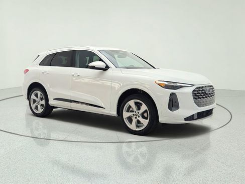 Used 2025 Audi Q5 Premium w/ Premium Plus AWD/4WD image 3