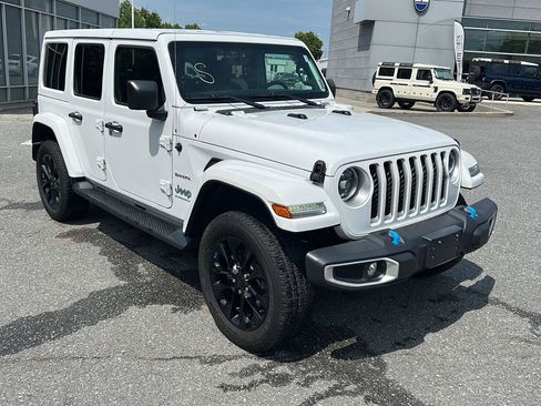 Used 2023 Jeep Wrangler Unlimited Sahara w/ Cold Weather Group AWD/4WD image 7