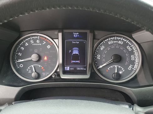 Used 2020 Toyota Tacoma TRD Sport RWD image 12