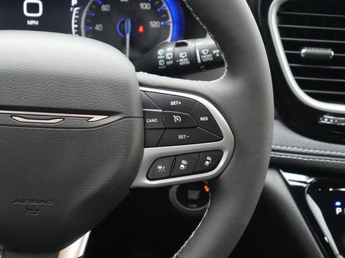 New 2027 Chrysler Pacifica Select FWD image 19