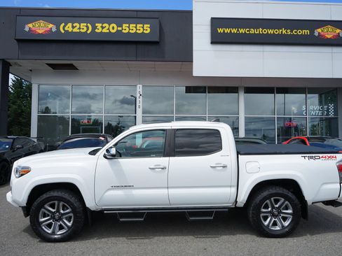 Used 2019 Toyota Tacoma Limited AWD/4WD image 2