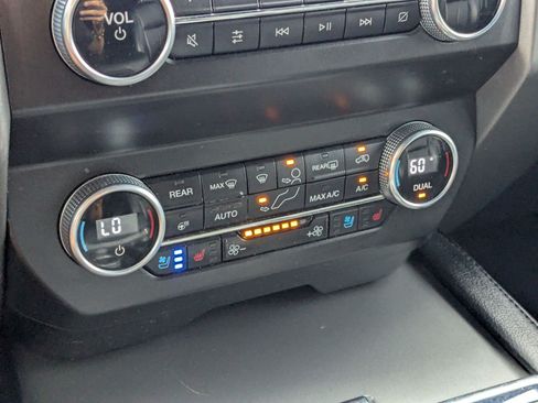 Used 2021 Ford Expedition XLT AWD/4WD image 24
