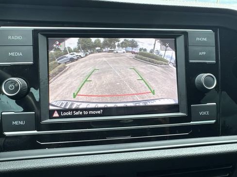 Used 2020 Volkswagen Jetta SE FWD image 32