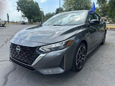 Used 2025 Nissan Sentra SR FWD image 3