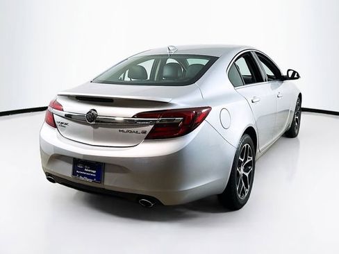 Used 2017 Buick Regal Sport Touring image 9