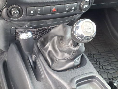 Used 2015 Jeep Wrangler Sahara AWD/4WD image 10