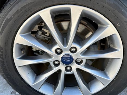 Used 2017 Ford Fusion SE FWD image 10