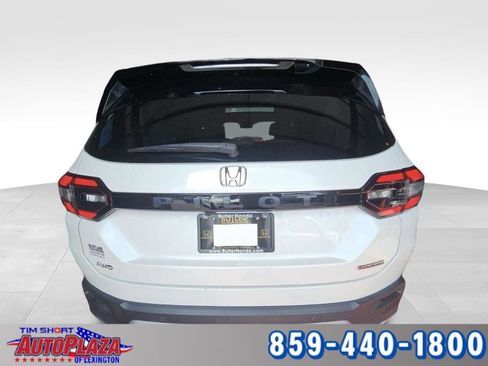 Used 2025 Honda Pilot Touring image 7