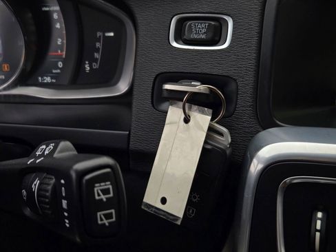 Used 2016 Volvo V60 T5 Cross Country w/ Convenience Package image 31