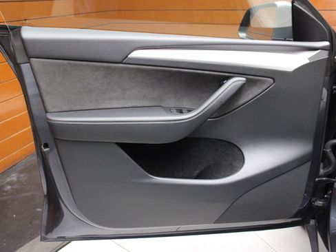 Used 2023 Tesla Model Y Performance image 21