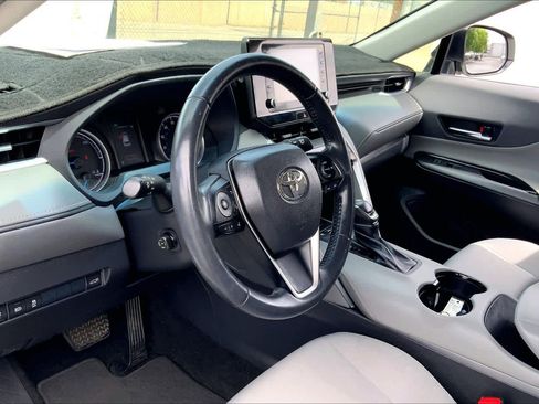 Used 2021 Toyota Venza LE w/ Carpet Mat Package (TMS) image 15