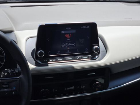 Used 2023 Nissan Rogue SV FWD image 16