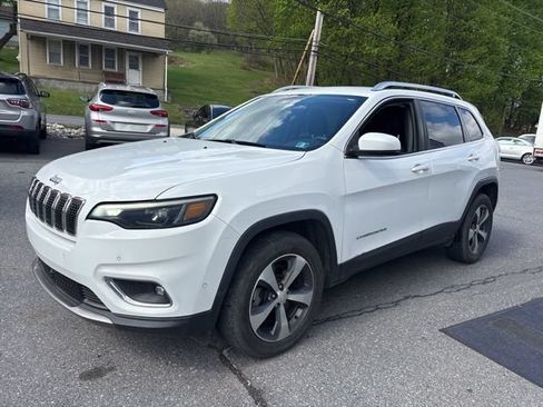 Used 2019 Jeep Cherokee Limited w/ Technology Group AWD/4WD image 3