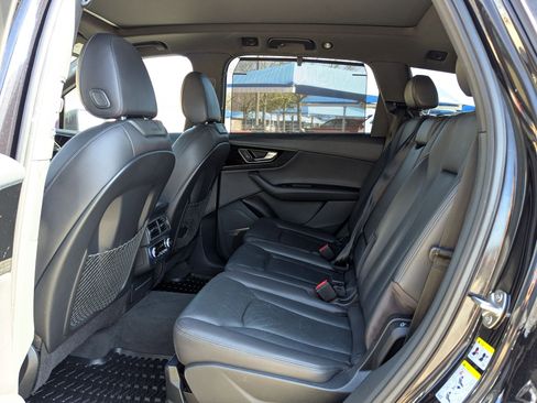 Used 2017 Audi Q7 3.0T Prestige w/ Prestige Package image 19