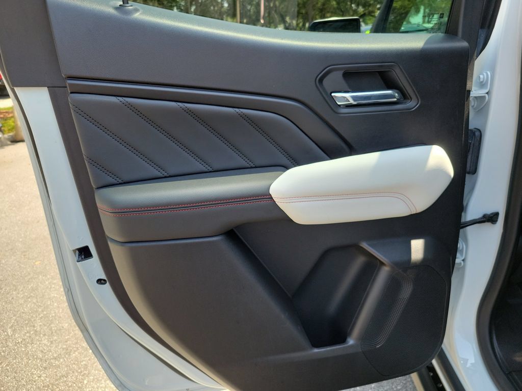Used 2023 GMC Canyon AT4X AWD/4WD image 9