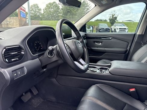 Used 2025 Honda Pilot Touring image 9