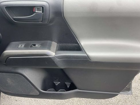Used 2020 Toyota Tacoma SR5 RWD image 9