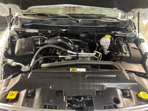 Used 2022 RAM 1500 Classic SLT w/ Electronics Convenience Group AWD/4WD image 10