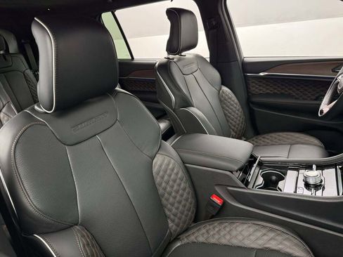 New 2025 Jeep Grand Cherokee L Summit w/ Luxury Tech Group V image 24