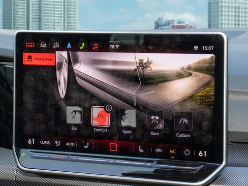 Used 2025 Volkswagen Golf w/ Euro Style Package image 21