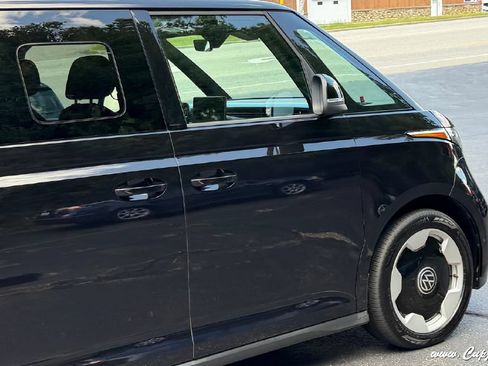 Used 2025 Volkswagen ID. Buzz Pro S RWD image 30
