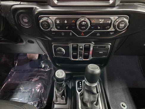 Used 2022 Jeep Wrangler Unlimited Sport AWD/4WD image 16