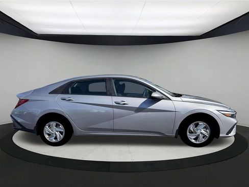 New 2026 Hyundai Elantra SE image 9