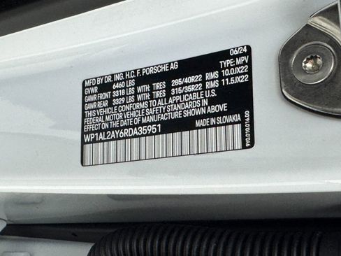 Used 2024 Porsche Cayenne S w/ Premium Package Plus image 47