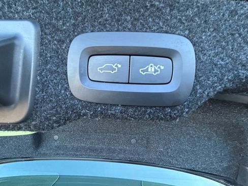 Used 2017 Volvo S90 T6 Inscription w/ Vision Package image 14