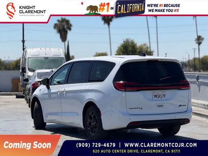 Used 2024 Chrysler Pacifica Limited