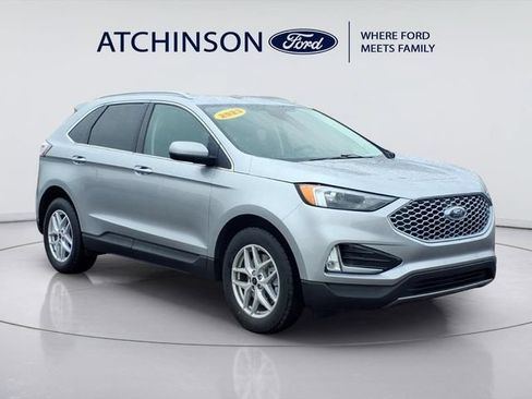 Certified 2023 Ford Edge SEL w/ Convenience Package AWD/4WD image 3