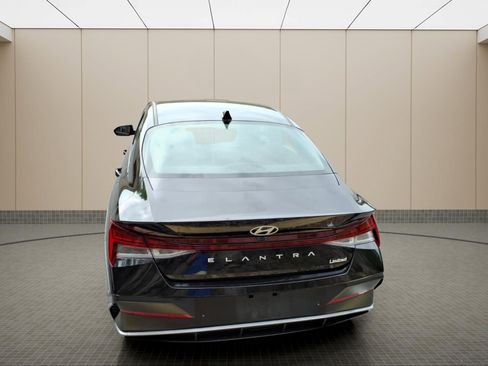 Certified 2024 Hyundai Elantra Limited FWD image 14