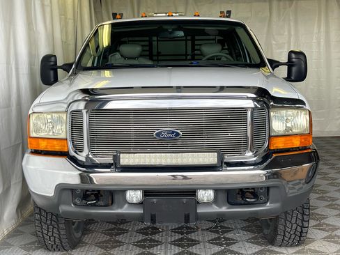 Used 2001 Ford F250 Lariat image 2