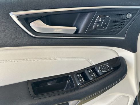 Used 2019 Ford Edge Titanium image 10