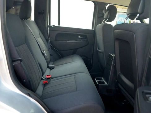 Used 2012 Jeep Liberty Sport RWD image 26