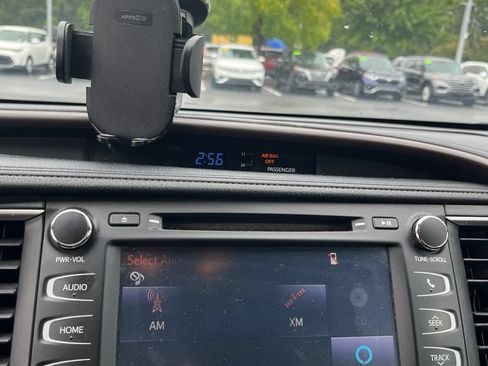 Used 2019 Toyota Highlander XLE FWD image 18