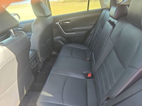 Used 2020 Toyota RAV4 XLE Premium image 14