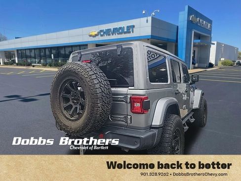 Used 2018 Jeep Wrangler Unlimited Sahara image 4